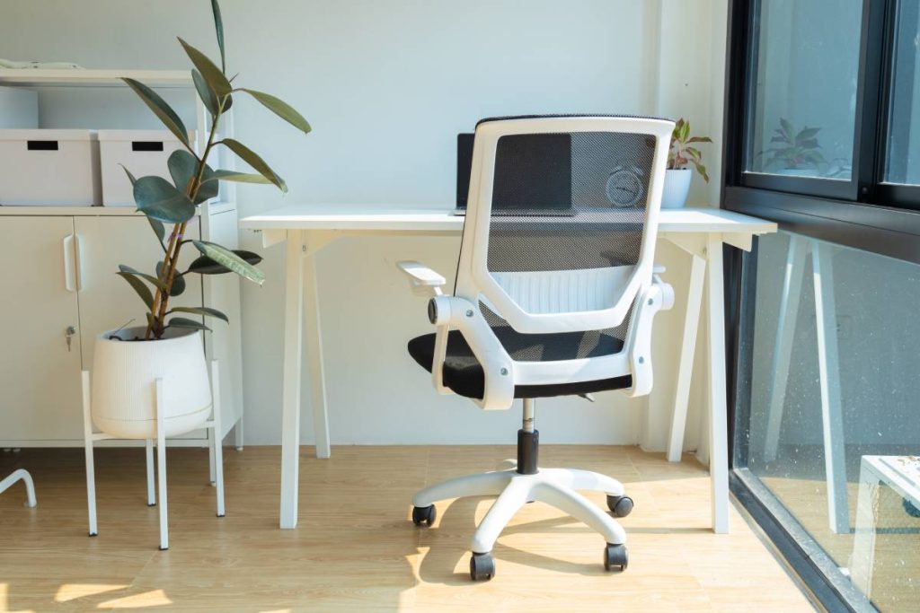 Young designers are coming up with summer fashion ideas for small tailoring businesses.