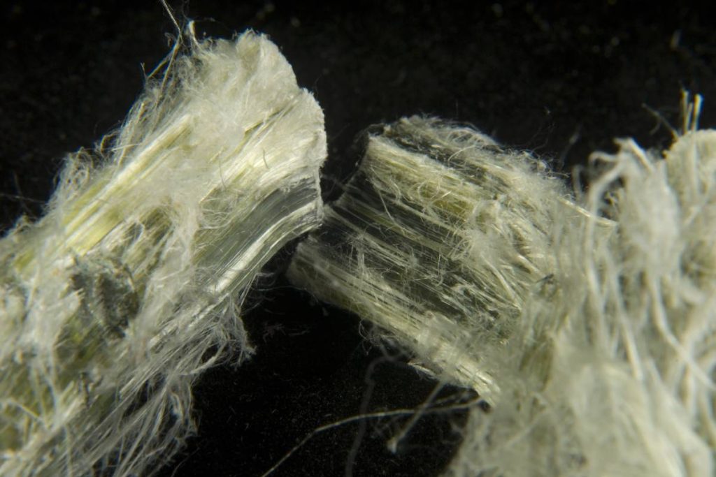 pure fibrous asbestos samples that can cause lung cancer